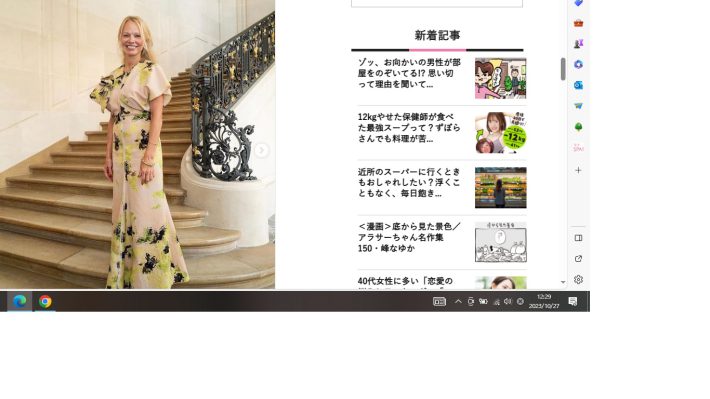 すっぴんでファッションショーに来場したパメラ・アンダーソン