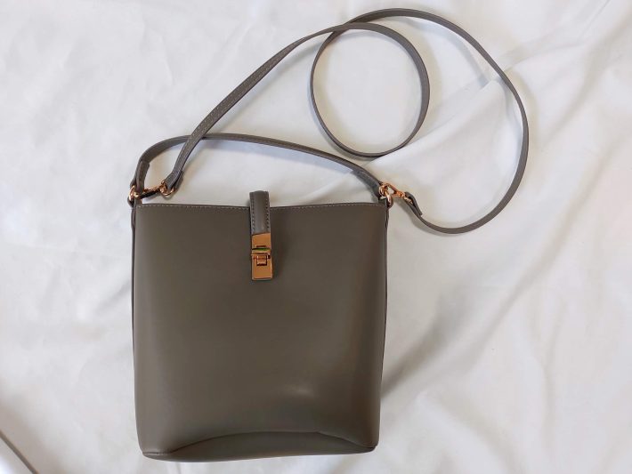 H＆M「クロスボディバッグ」