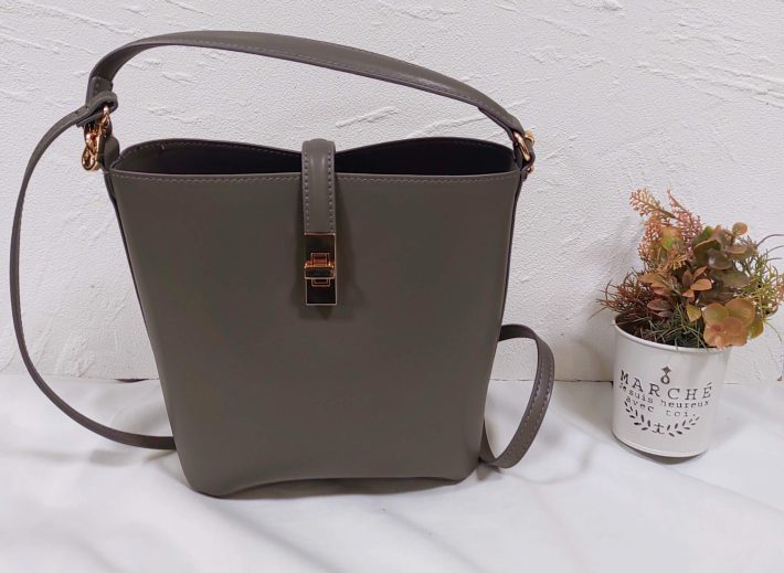 H＆M「クロスボディバッグ」