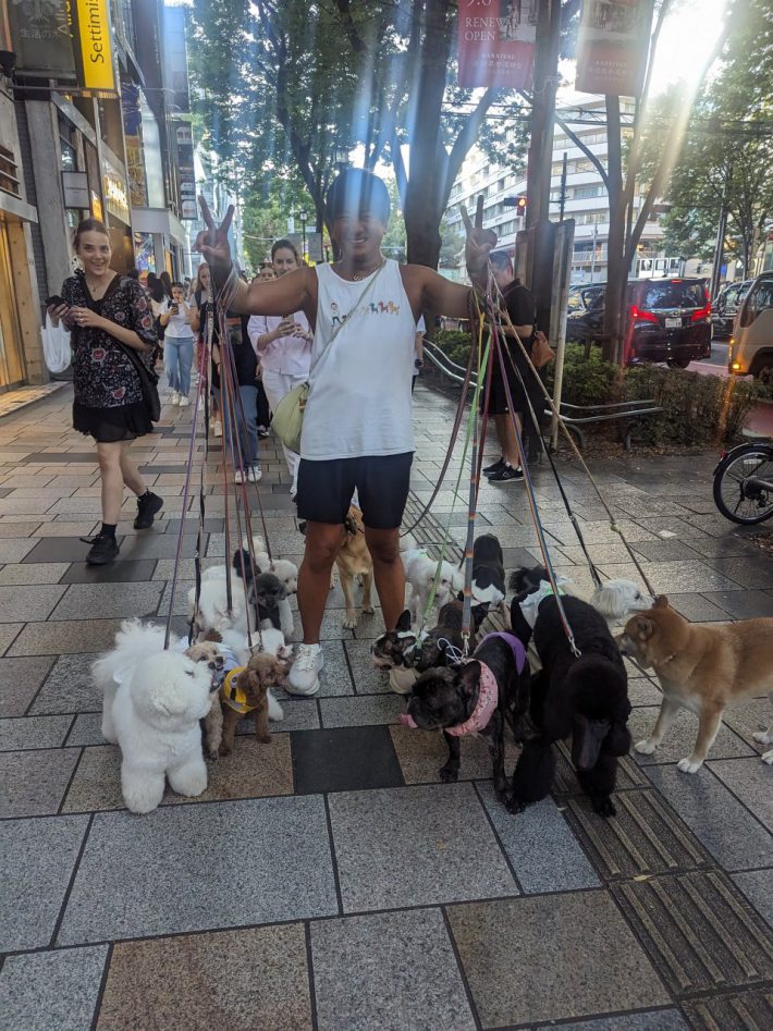 　9月下旬にも表参道で偶然森部さんと遭遇。なぜか不思議な虹色の光が映り込んでいたのですが、ポジティブなオーラが視覚化されたのでしょうか……。