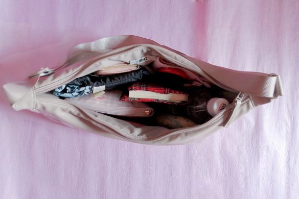 UNIQLO:Cのレザータッチラウンド