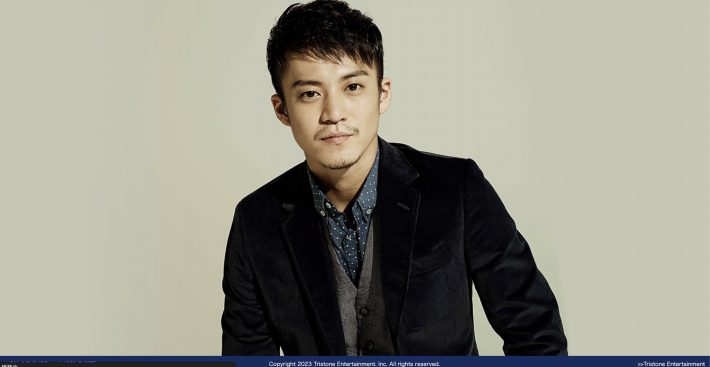 小栗旬公式サイトより