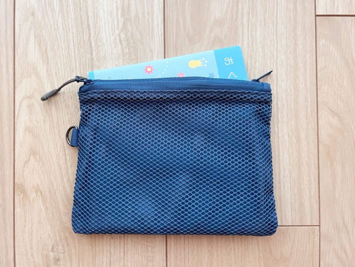 お薬手帳を入れるのにジャストなサイズ