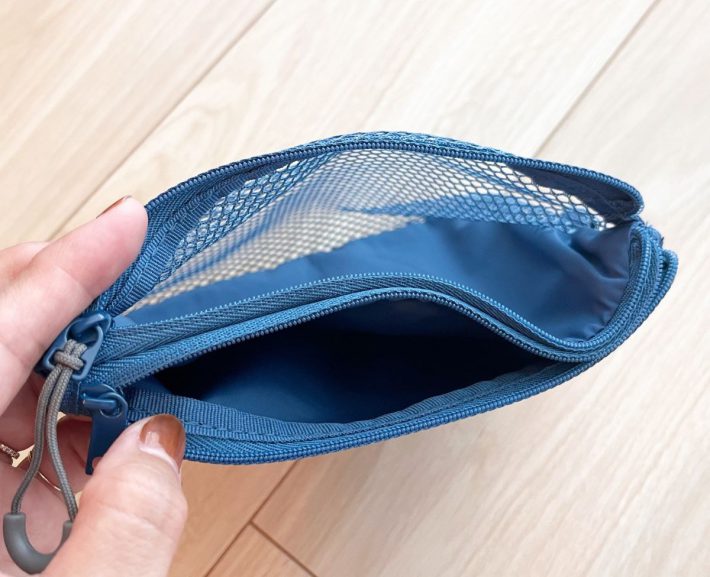 ダブルファスナーで2箇所ある収納