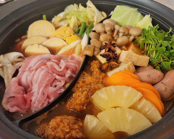 好きな具材を詰めて、好きな鍋つゆを注ぎましょう