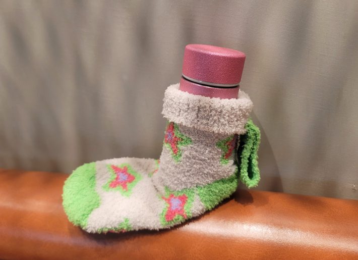 「ホリデー2023ソックスシェイプギフトバッグ」（1100円）