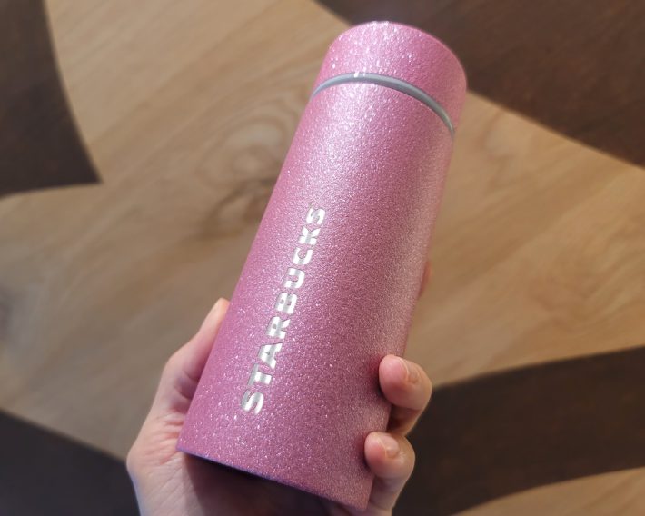 この素敵なピンク色とグリッターの質感が気に入りました