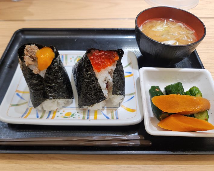 見た目のサイズはコンビニおにぎりの2倍以上