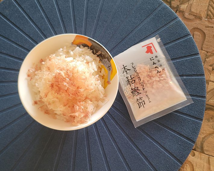 ある日息子に本枯鰹節をふりかけて出したところ、大感動していました