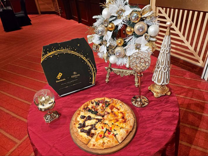 ドミノ　ヒルトン　クリスマス