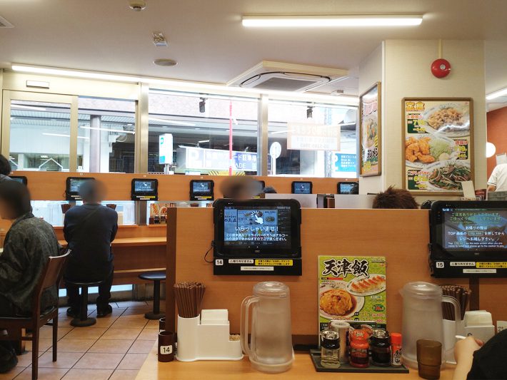 日高屋の店内21