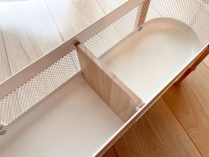 取り外し可能な仕切り板付き