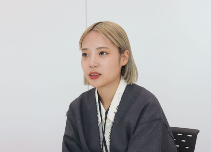 「くすぶり女とすん止め女」