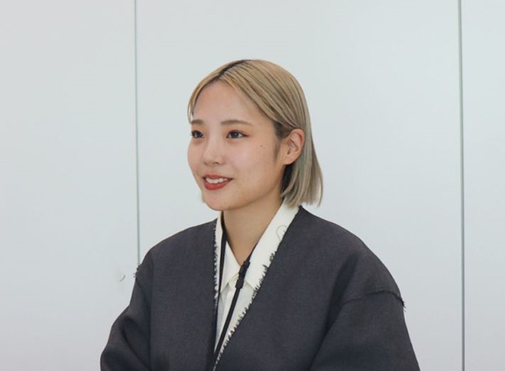 「くすぶり女とすん止め女」