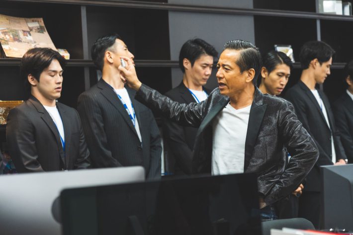 「くすぶり女とすん止め女」