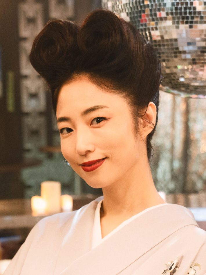 「くすぶり女とすん止め女」