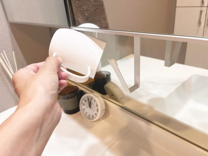 コップは逆さにして引っ掛ける