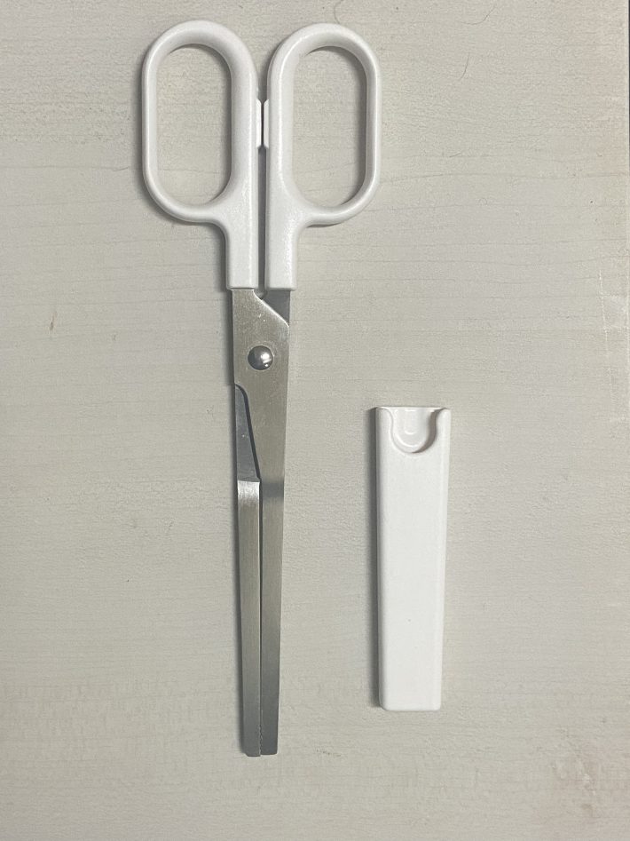 ヤクセル「れとらくはさみ」