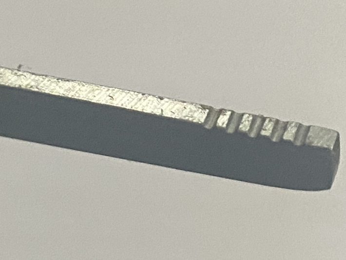 刃先がギザギザ