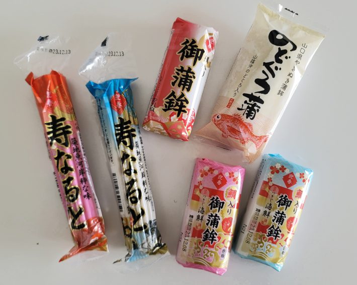 （左から時計回りに）寿なると赤、寿なると白、御蒲鉾紅白、のどくろ蒲、鯛入り御蒲鉾白、鯛入り御蒲鉾赤　すべて108円