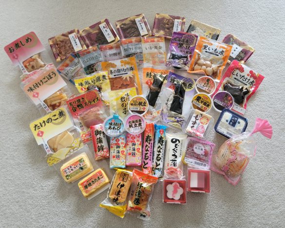 今年は100円おせちが31品、150円おせちが14品。合計45品がラインナップ。一足先にすべて実食させていただきました