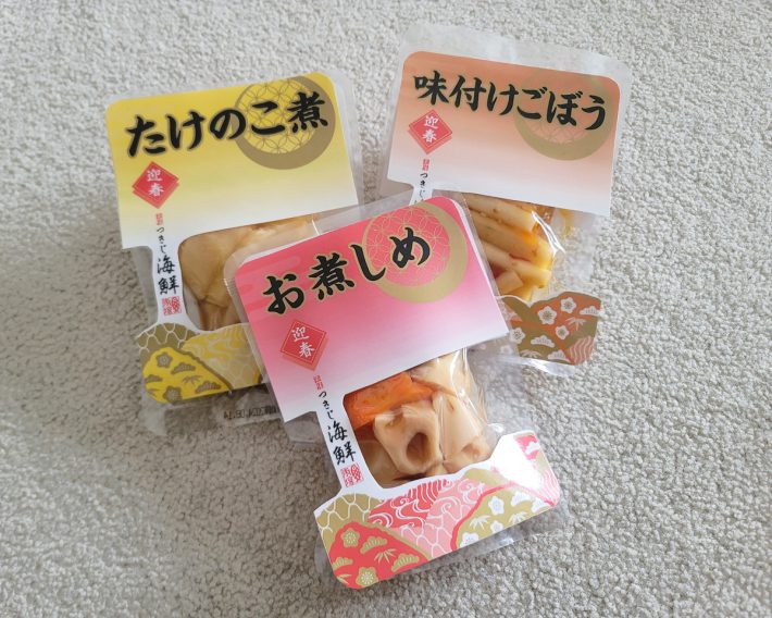 （左から時計回りに）たけのこ煮、味付けごぼう、お煮しめ（各108円）