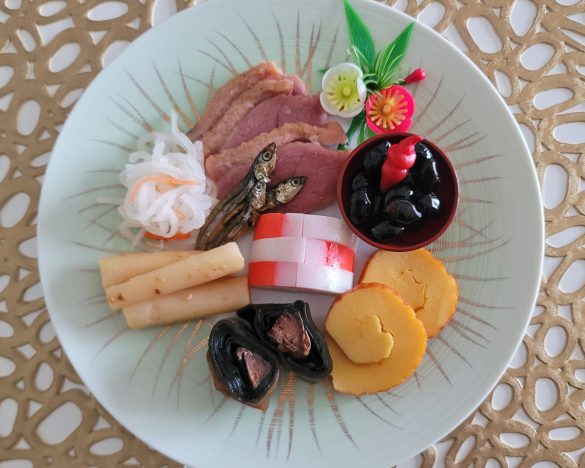 チョイスしたのは、なます漬、炙り焼き合鴨スライス、北海道産黒豆、長呂儀、伊達巻、御蒲鉾紅白、鮭昆布巻、味付けごぼう、田作り