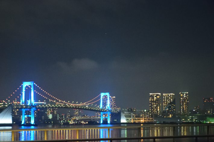 レインボーブリッジと東京湾