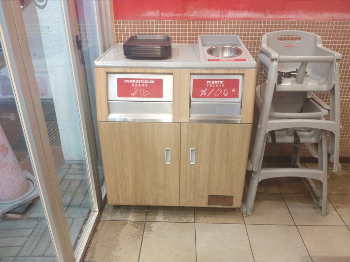 ゴミ箱には缶を捨てられなかった