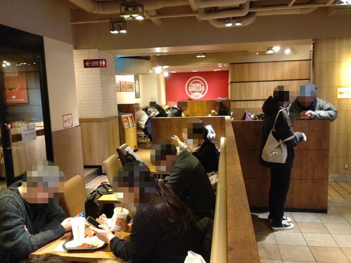 客席は8～9割ほど埋まるほどの盛況ぶり