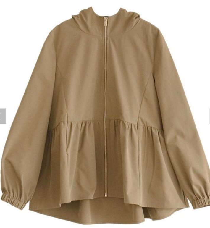 佳子さま着用のPierrot「ヘムフレアフーディブルゾン」¥4,790（税込）