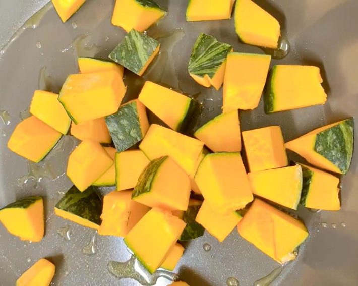 フライパンで少し焦げ目がつくまで焼く