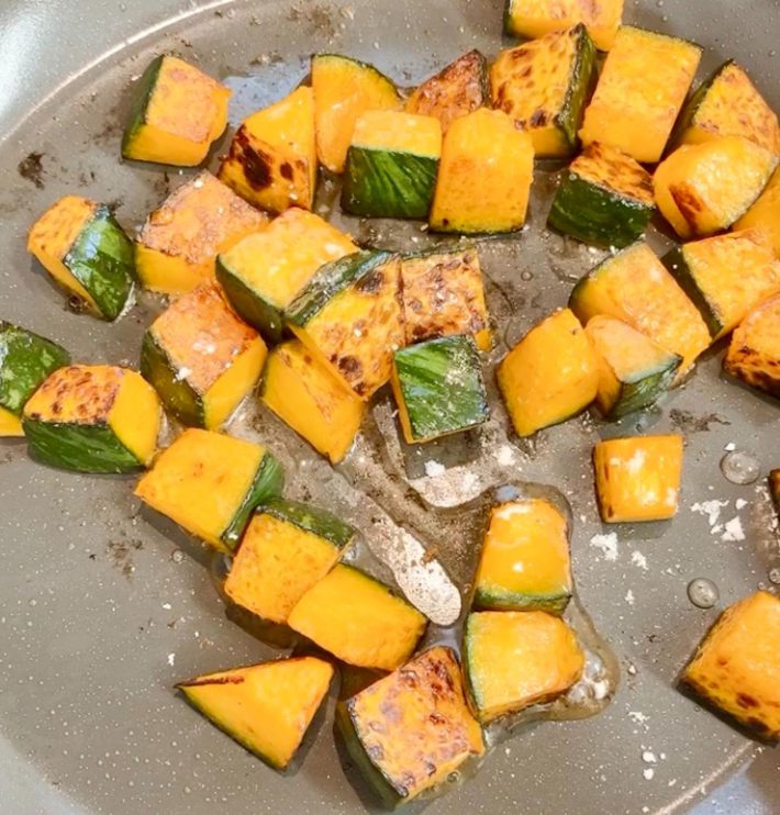 ハチミツと塩を加え和えたら完成