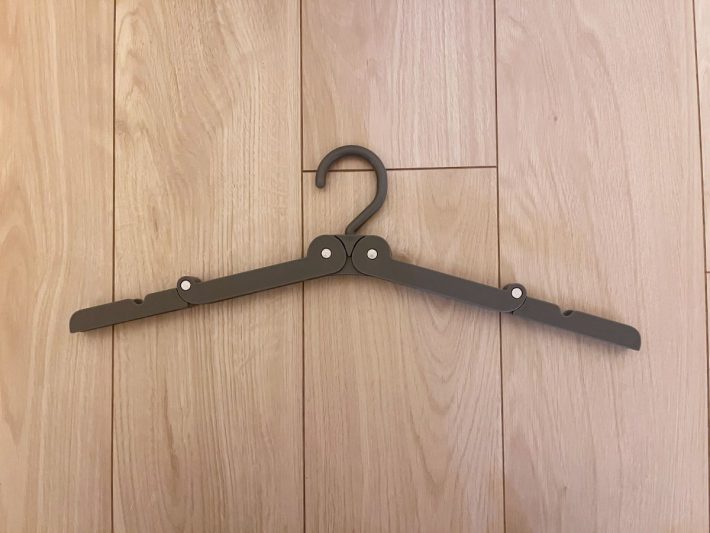 左右に広げると立派なハンガーに