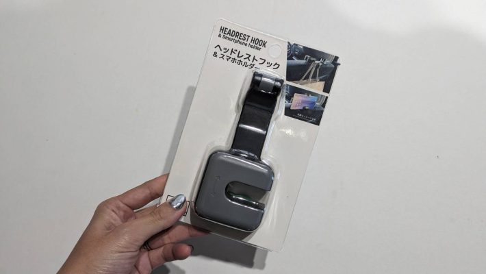ダイソー「ヘッドレストフック＆スマホホルダー」（税込110円）