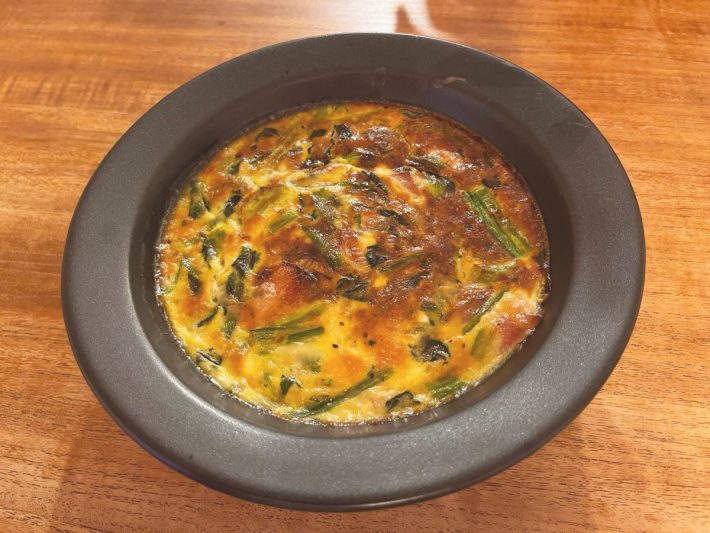 料理がおいしそうに見えるマットブラックのシックなお皿