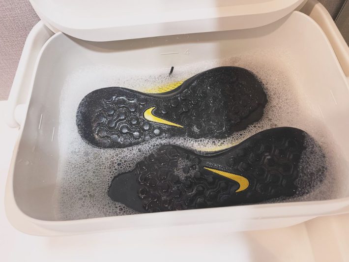 靴類の漬け置きには四角いバケツの方が最適