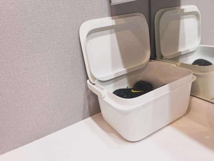 漬け置き中も壁際などにピタッとくっつけておける