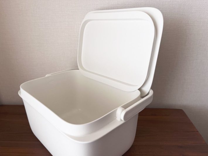 立てかけられるフタ付き