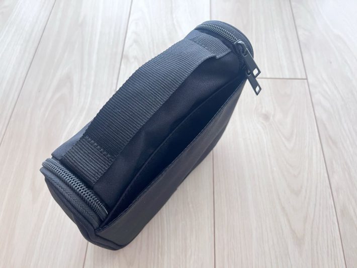 しっかりとした素材感の無印良品のポーチ