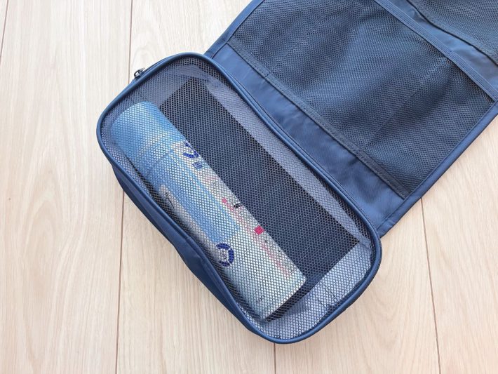 横幅もあるため普通のスプレー缶も入る