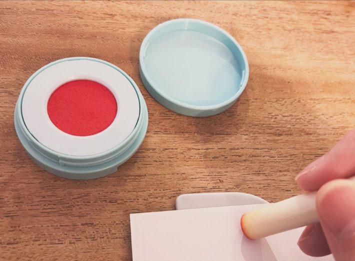 下に敷くものを探す手間が省けて便利