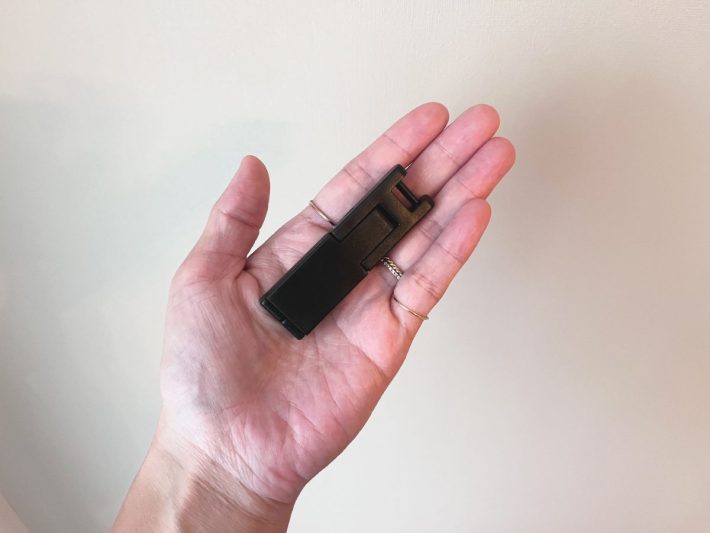 手のひらにすっぽりと収まるほどコンパクト