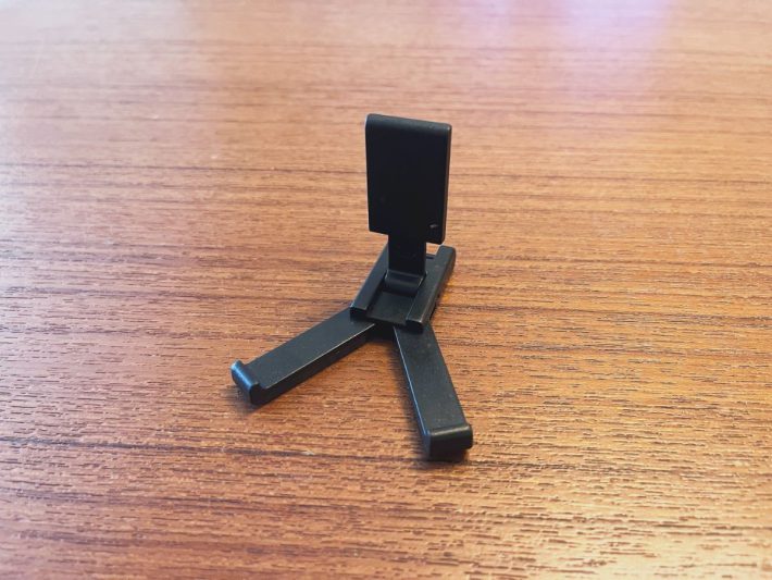 真ん中部分を引き上げパーツを広げる