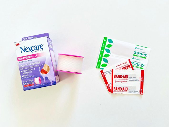 絆創膏と靴擦れ保護テープ
