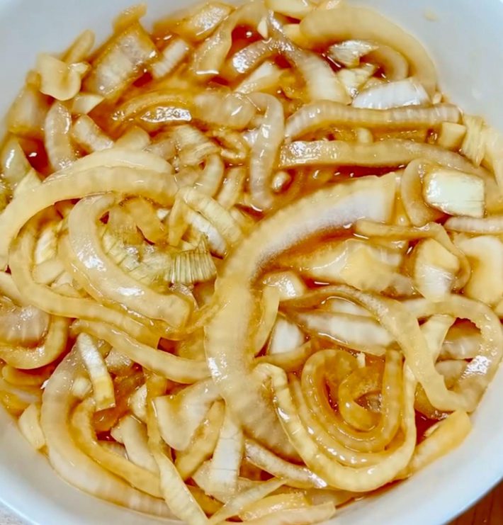 お酢やごま油を加えて完成