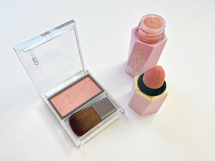 セザンヌ チークブラッシュと比較