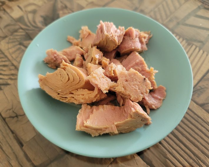 中身を皿に出してみた状態。食べ応えがありそうです