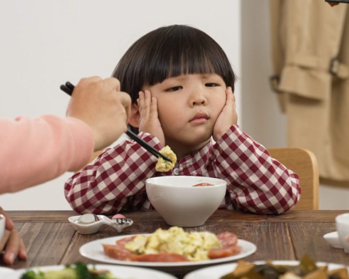 退屈そうな子供