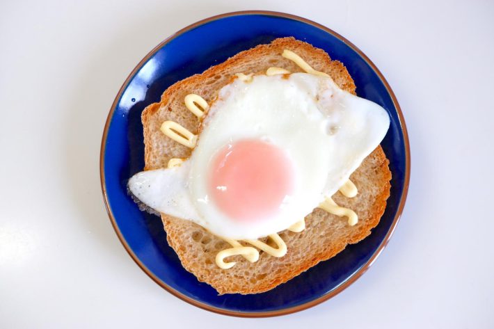 目玉焼きのオープンサンド